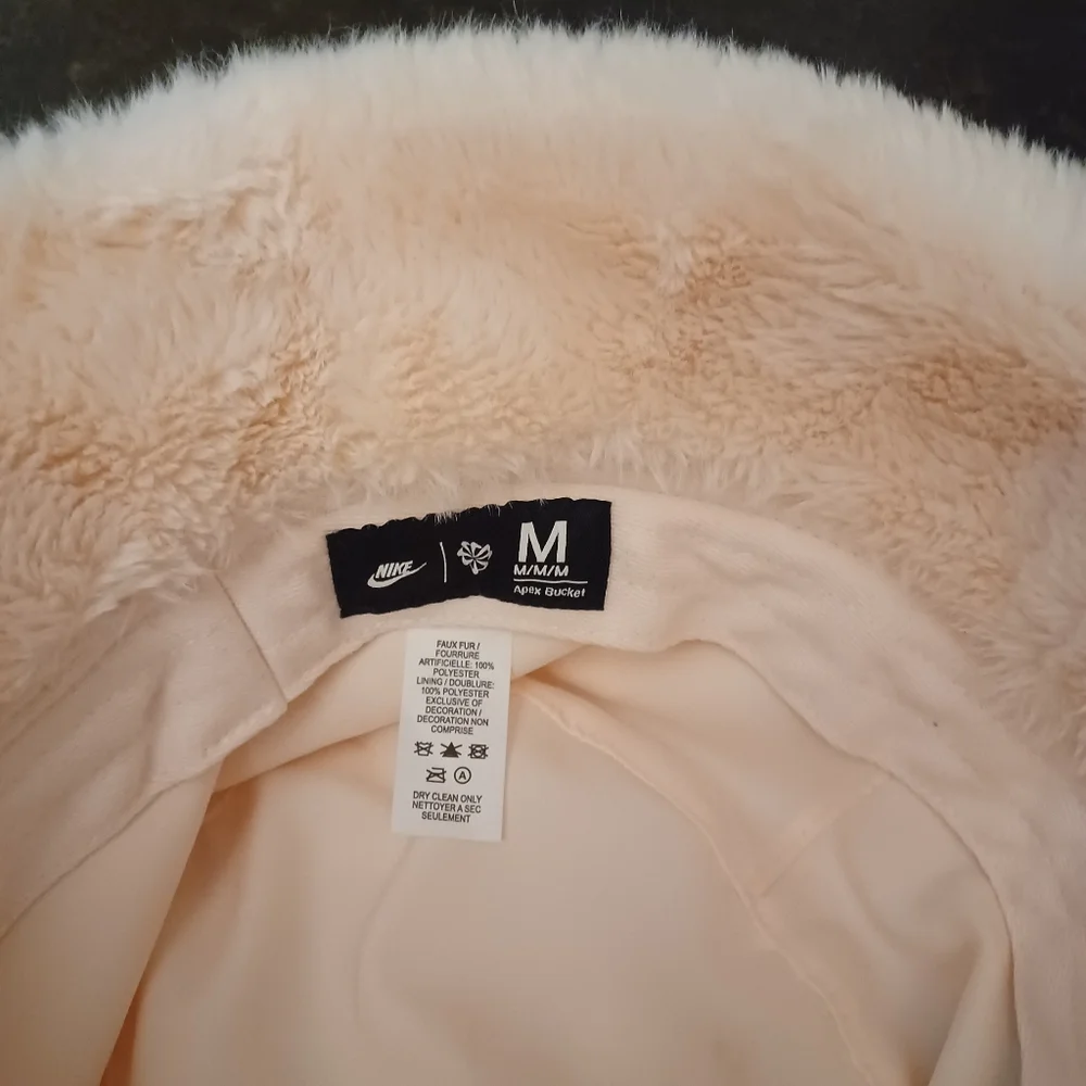 Nike Swoosh faux fur bucket hat in off white - Picture 4 of 4